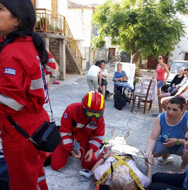 Διανομή σκηνών και τροφίμων στους πληγέντες του σεισμού από την ΕΟΔ Λέσβου