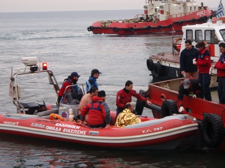 Διάσωση κολυμβητή στην τελετή Καθαγιασμού των Υδάτων