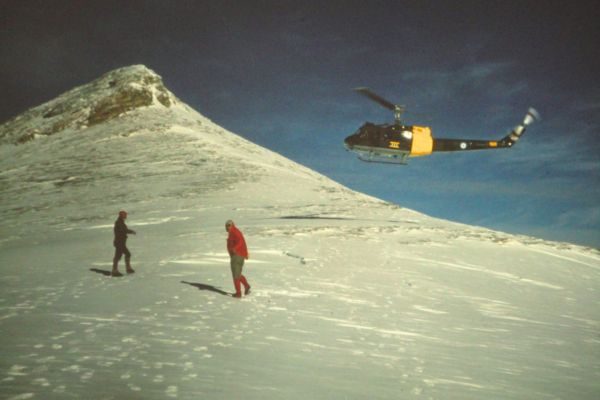 ΤΡΑΓΩΔΙΑ 1976